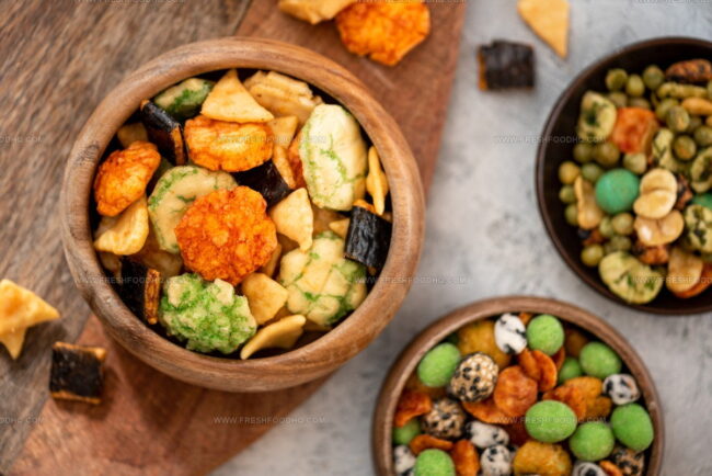 What Flavor Teas and Spices Are Used in Popular Japanese Snacks?